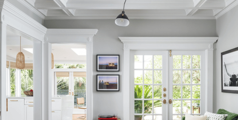 garnet_Painting a living room with a green sofa, lamps and fine carpentry design on the ceiling