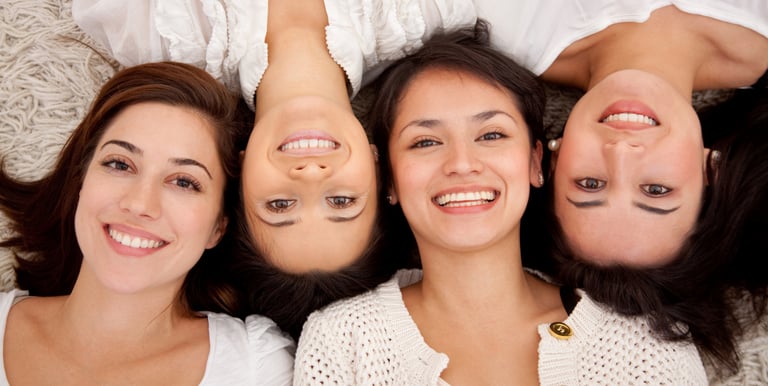 mujeres felices, serenas, con autoestima alta y amor propio