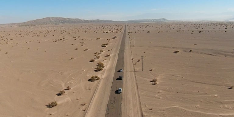 Comboio Dakar Overland cruzando o deserto de Fiambalá, Catamarca, Argentina