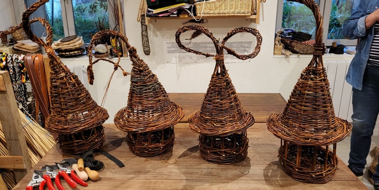 stage-de-vannerie-avec-réalisation-d'une-mangeoire-a-oiseau