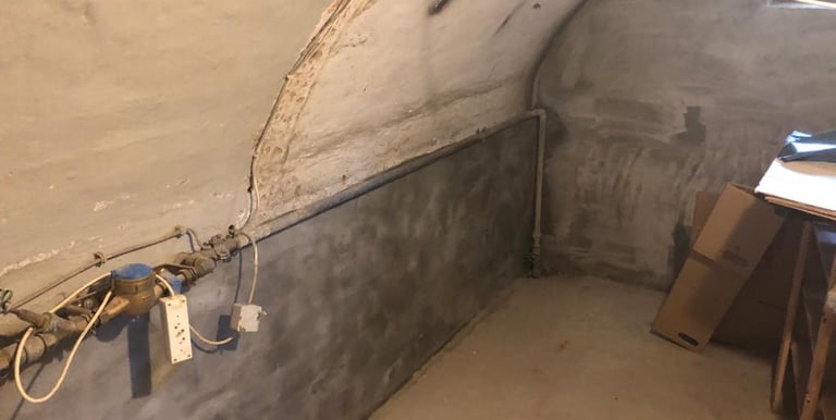 Cantina umida prima dell’impermeabilizzazione contro l’umidità di risalita