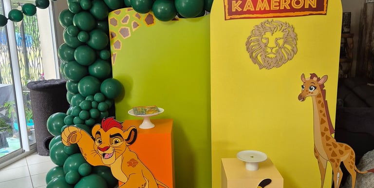 décoration anniversaire avec fleurs et ballons sur mesure et haut de gammme