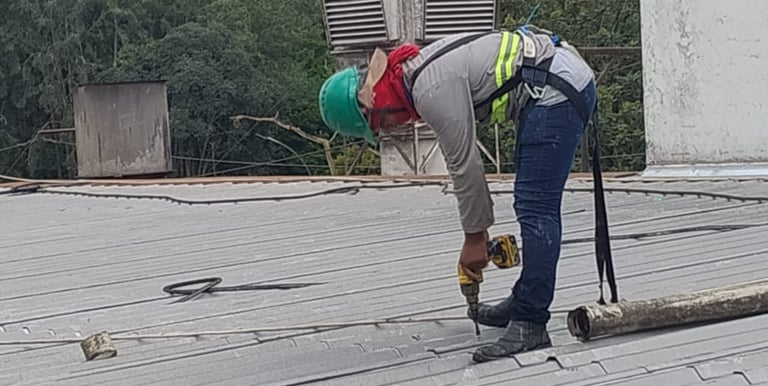 manutenção telhado industrial