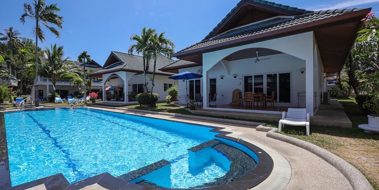 One Bedroom Suite villa exterior with direct access to the large swimming pool