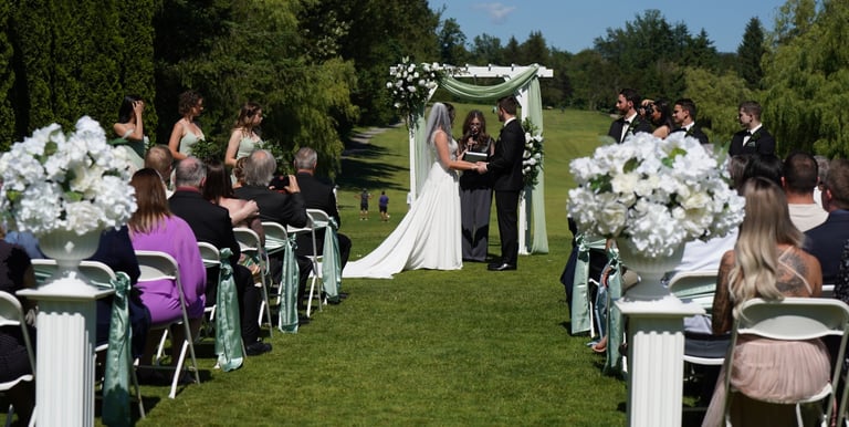 Summer wedding at golf course