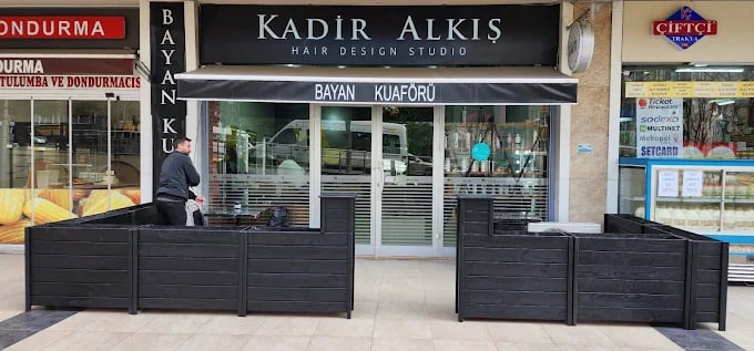 Siyah Ahşap Saksı