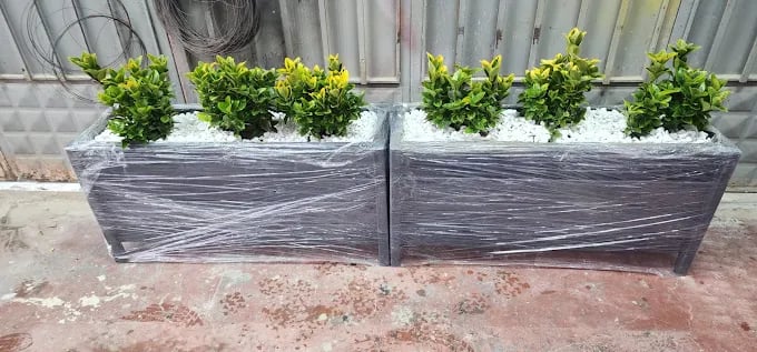 Siyah Ahşap Çiçeklik