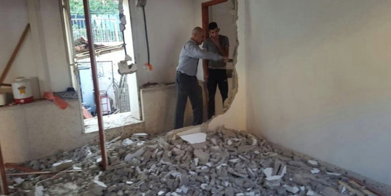 عمال تكسير جدار الطايف معلم تكسير جدار قص ابواب وشبابيك تكسير بلاط عمال تكسير هدم بناء الطايف تكسير