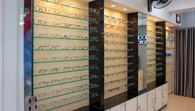 Interior pics of noah optics