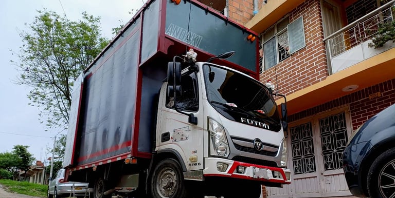 Vehículos equipados para todo tipo de mudanzas en Bogotá Cali Medellín Villavicencio Neiva
