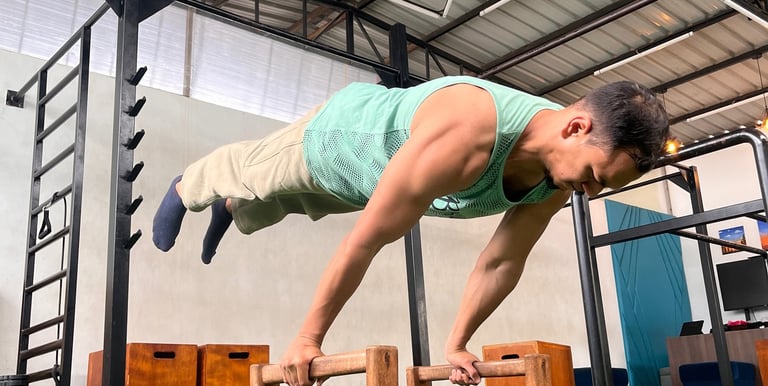 Bilal Ansari performing Planche 