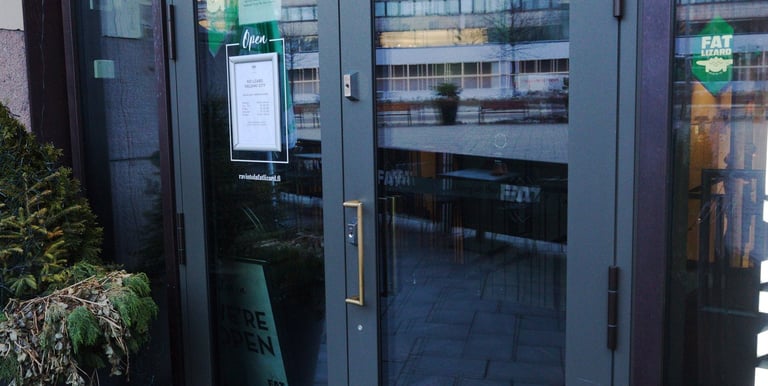 Murrettujen ovien vaihto ja korjaustyöt