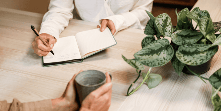 Intake gesprek hypnose in het kantoor van refunction