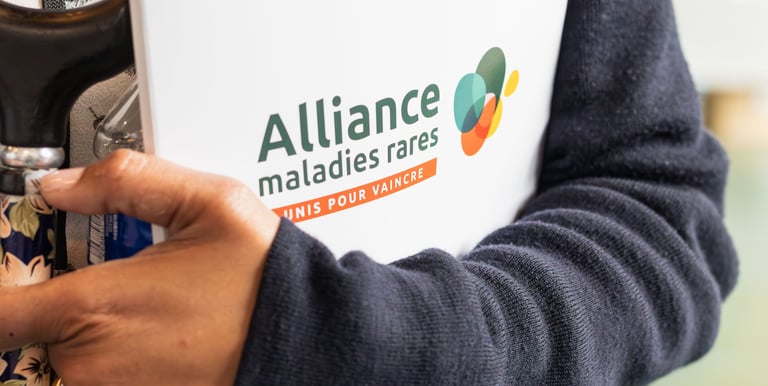 photographe corporate Paris : gros plan sur plaquette entreprise