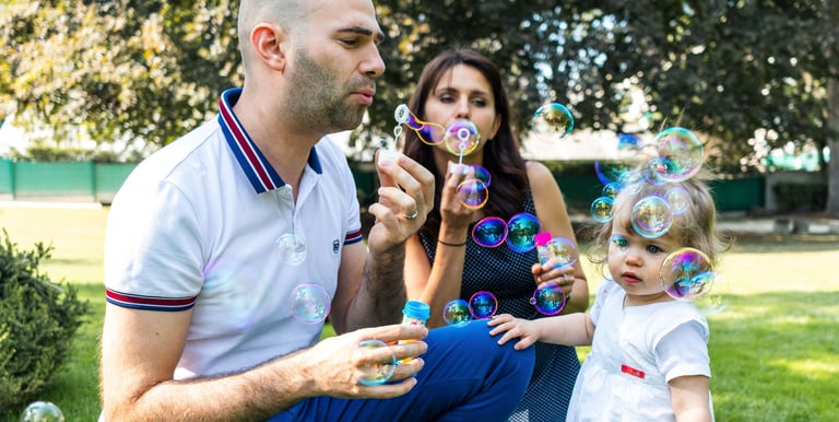 photographe famille 94 : famille dans un parc