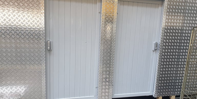 Smoking shelter and barrel store