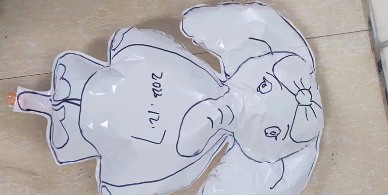 Custom shape balloon with OEM logo printing and packaging customization.