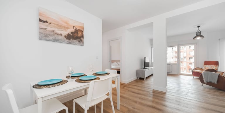 Spacious open-plan living and dining area with balcony, Anne apartment San Sebastian
