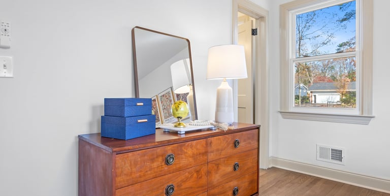 bedroom decor staging house