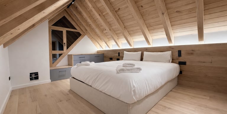 diseñadora de interiores en Val d’Aran proyecto de dormitorio con madera natural y diseño cálido
