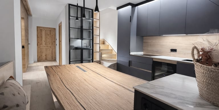 diseñadora de interiores en Val d’Aran reforma integral con cocina moderna y diseño funcional