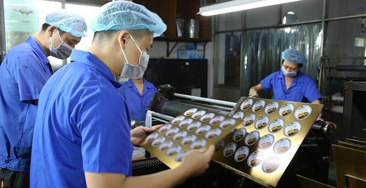 Our lapel pins' factory, China metal badges