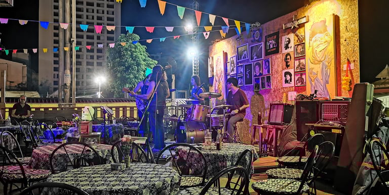 Boy Blues Bar - Chiang Mai Night Bazaar