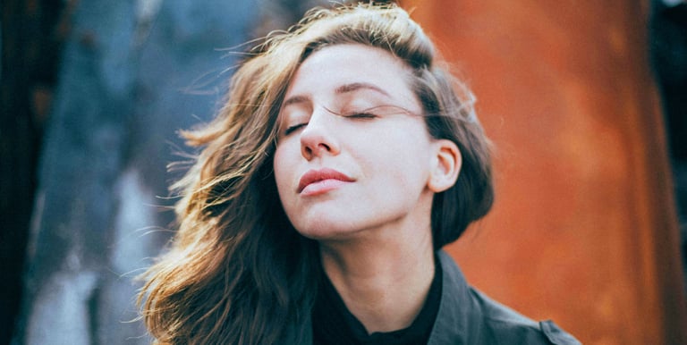 a woman with her eyes closed and her eyes closed