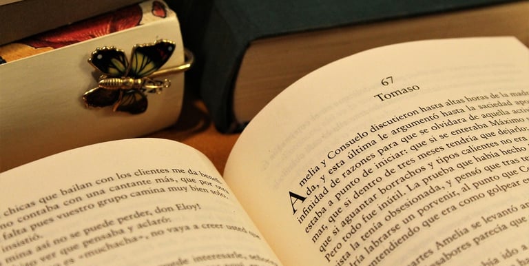 Open book on a table with letters clearly visible and in Spanish Language