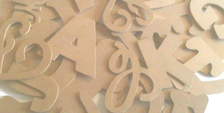 Lettres murales en bois à décorer