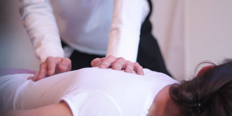 Trattamento Shiatsu professionale di Paolo Maruzzi per il benessere psicofisico, opera negli studi di Cantù e zona Luino