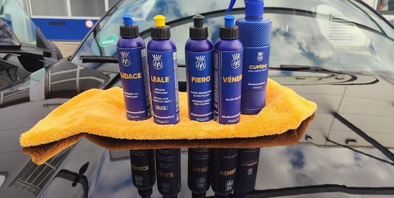 Gamma completa di prodotti professionali car care TACC e accessori premium per detailing auto dispon