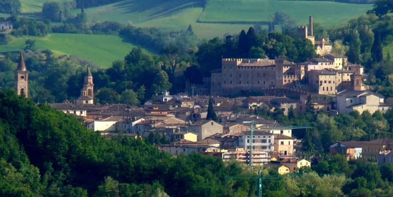 Castello rinascimentale borgo storico Marche