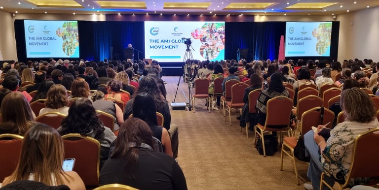 evento con equipo de audio pantalla led, y pantallas de marco con proyectores