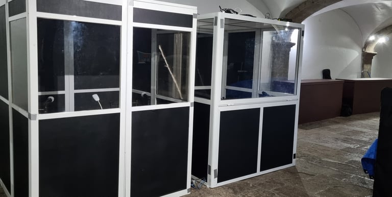 cabinas completas en sistema relay 3 idiomas para evento internacional