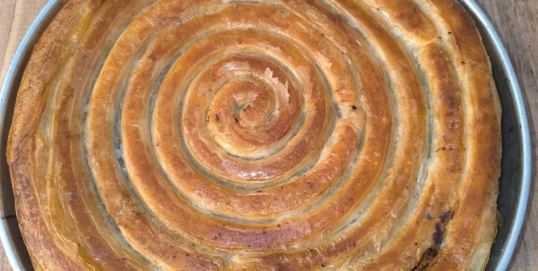 fırından yeni çıkmış börek ev yapımı börek