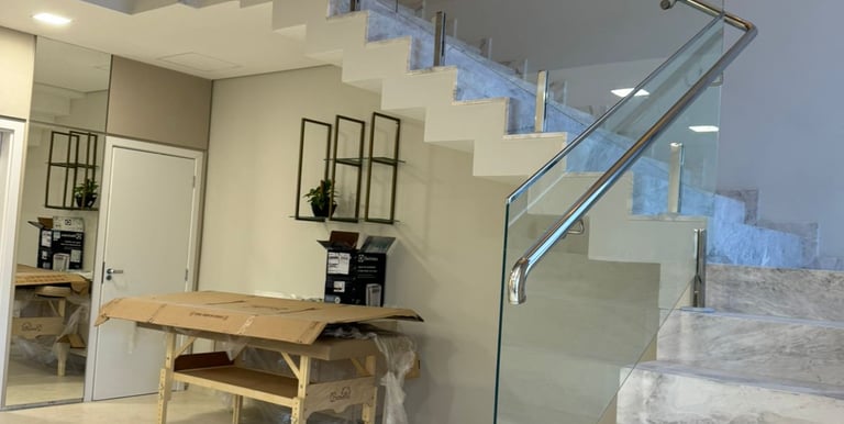 Instalação de corrimão em inox sob medida em Curitiba – Fábrica de Inox