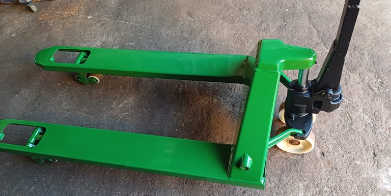 Uma paleteira verde reformada