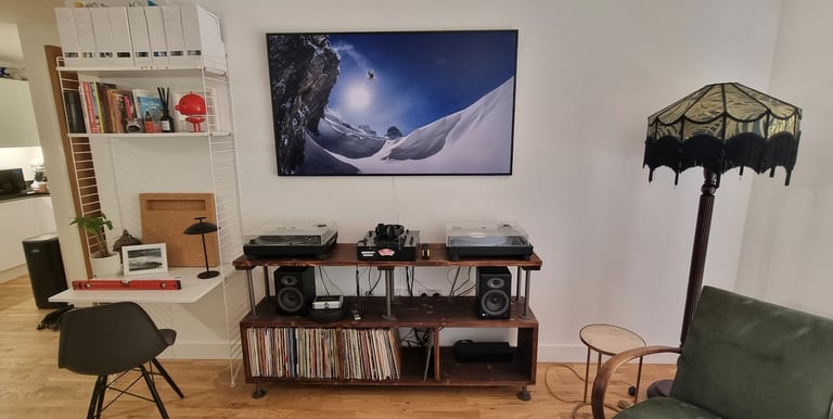 MountMyTV - Samsung 65" Frame TV mounted on a wall