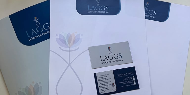 Imagem de uma papelaria com identidade visual criada por Delinear Artes Visuais