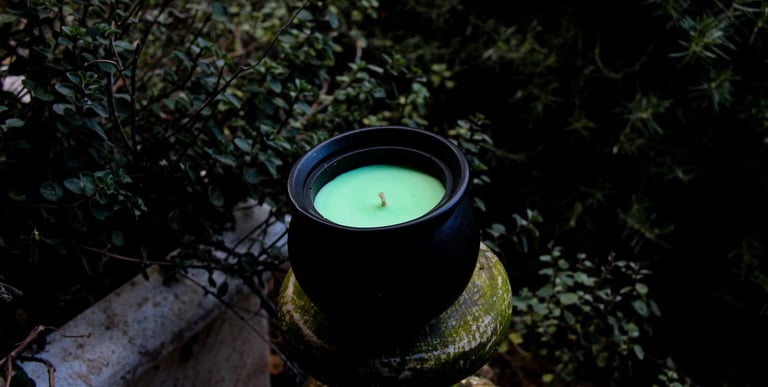A Witch's Cauldron Candle by Rangliciene
