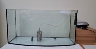 Akvariumas  su Biocleaner bioreaktoriumi paruoštas nuotekų tyrimui 