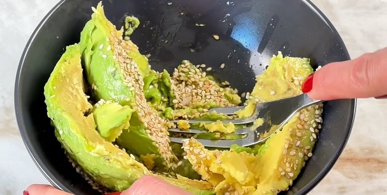 Prepare the cream for your avocado toast