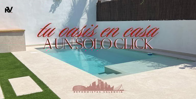 Piscina moderna en vivienda privada en Valencia diseñada y construida por Reformistas Valencia, tu oasis en casa a un solo cl