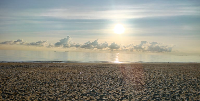 Początek (plaża w Sopocie wiosna 2022