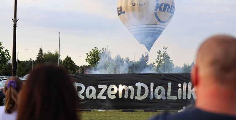 folia okolicznościowa na festynie razem dla lilki dym pirotechnika balon atrakcja