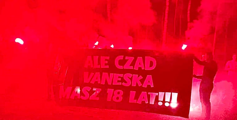 prezent na osiemnastke dla niej 18 lat race morskie pirotechnika