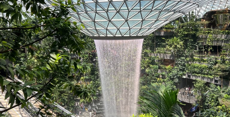 Cascata nell''aeroporto Jewel Changi di Singapore
