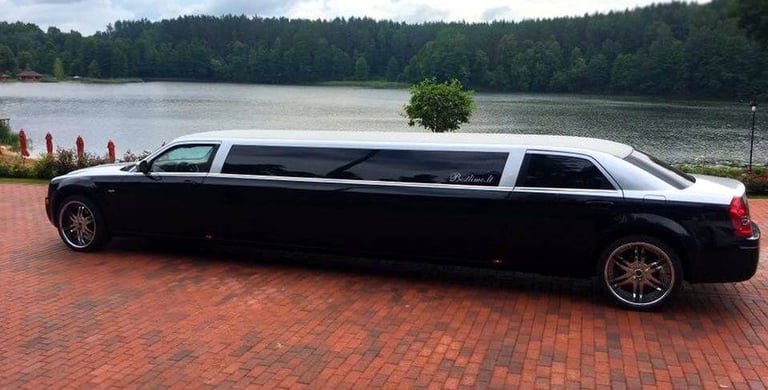 Chrysler 300C Bentley style limuzinas