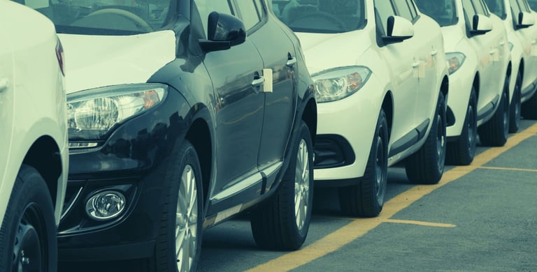 Cartel de coches y la indemnización que puedes solicitar